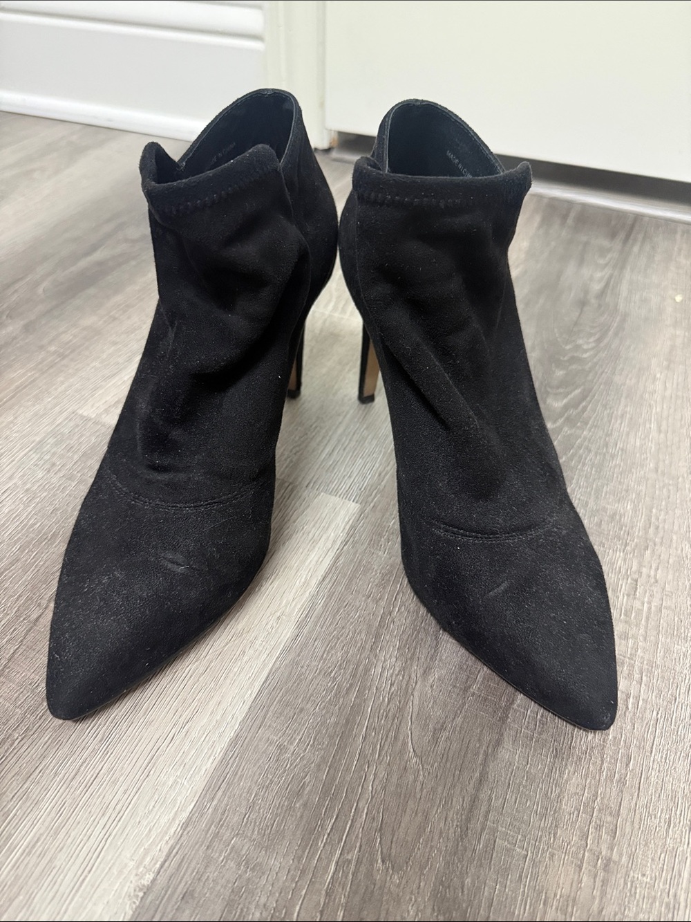 Tahari Black Suede Pointed Toe Stiletto Ankle Booties Slim Heel 8.5
